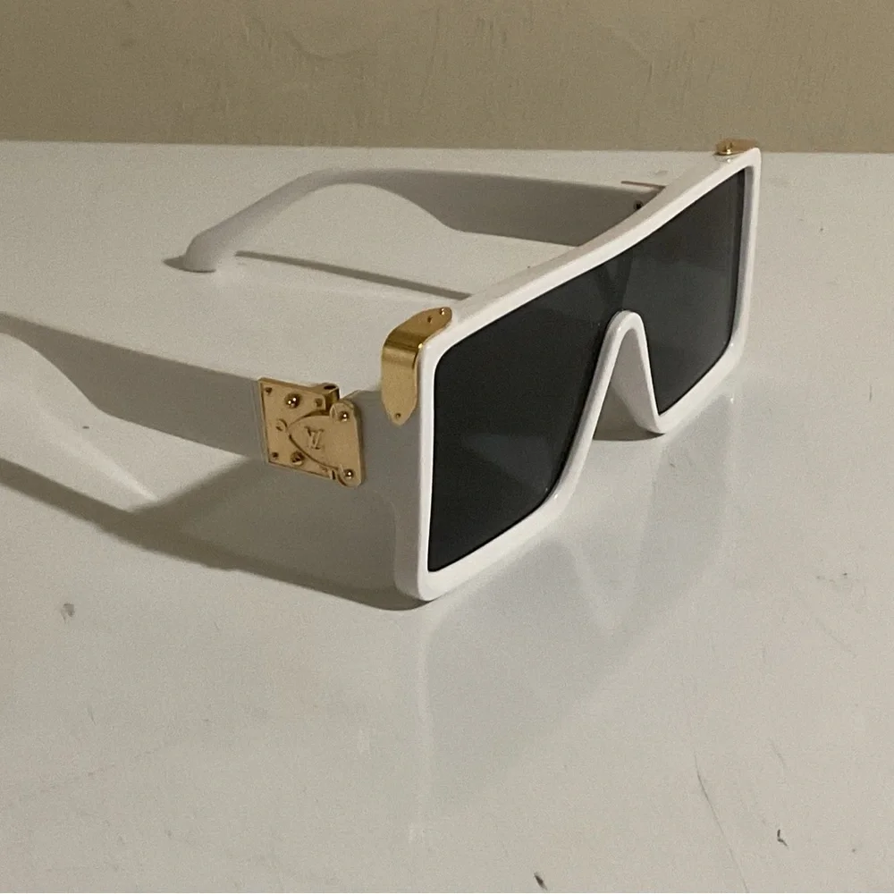 Louis Vuitton White Rectangular Sunglasses - Picture 7 of 7